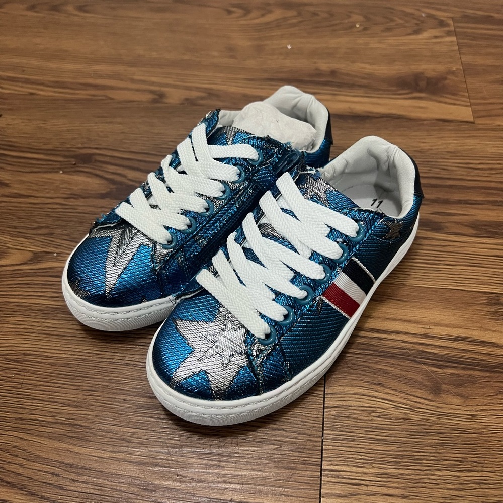 NEW Hoo Blue Metallic Star Lace Up Sneakers Size 11 Kids